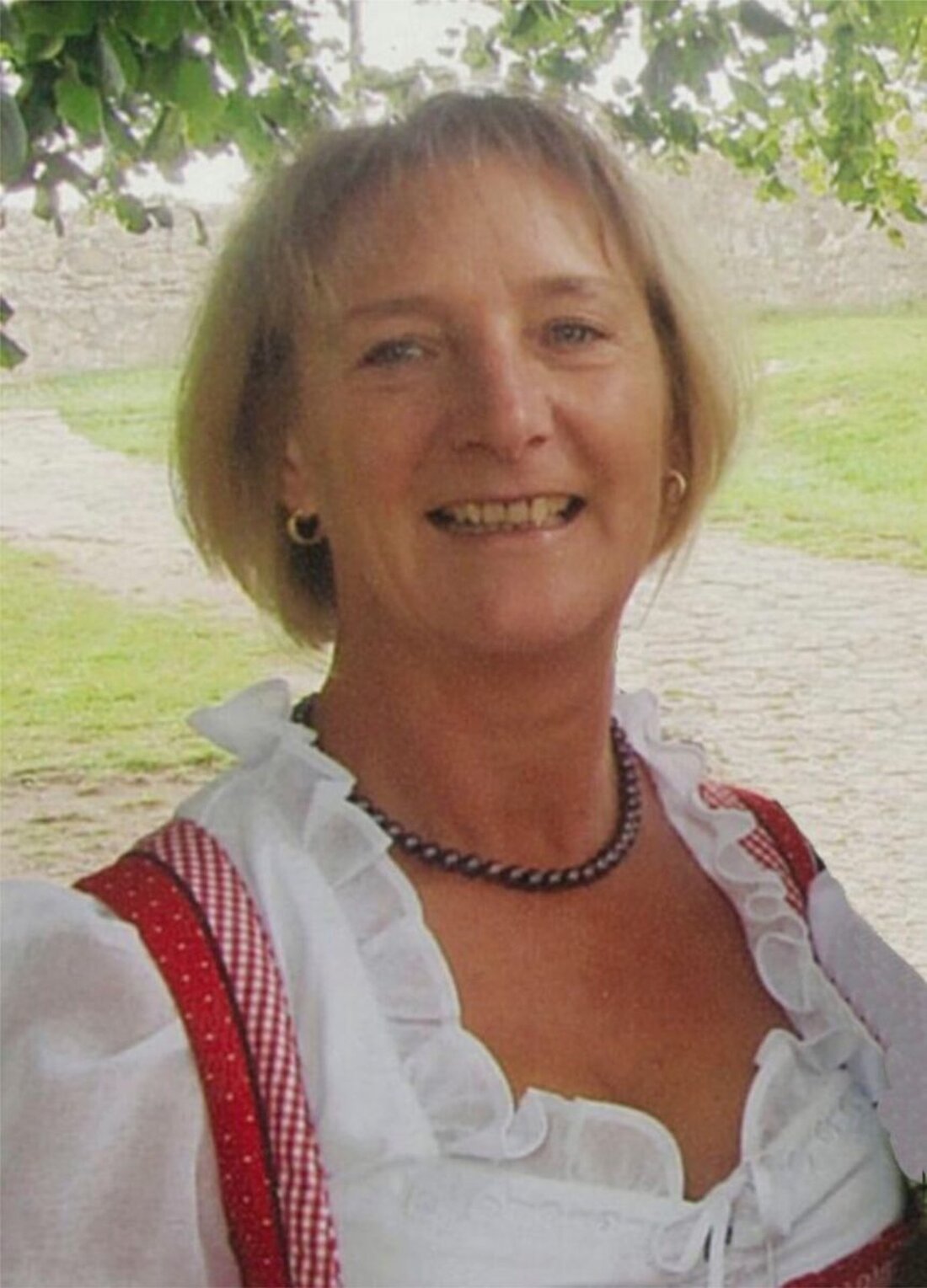 Leuchtenberg. Viele Trauergäste nahmen in St. Margareta Abschied von Regina Varnhold. Die frühere Gemeindemitarbeiterin und Vereinsfrau starb am Josefitag im Klinikum Weiden; Würdigungen hoben Einsatz und Herzlichkeit hervor.