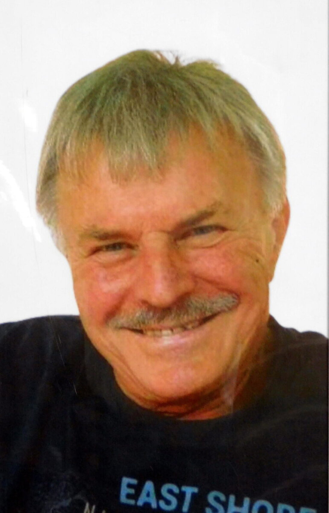 Speichersdorf. Norbert Veigl, ein engagierter Bauunternehmer, Kommunalpolitiker und Vereinsmensch, verstarb am 14. Juni 2025 im Alter von 74 Jahren. Er hinterließ ein bedeutendes Erbe durch sein vielfältiges Engagement und seine Beiträge zur lokalen Gemeinschaft.