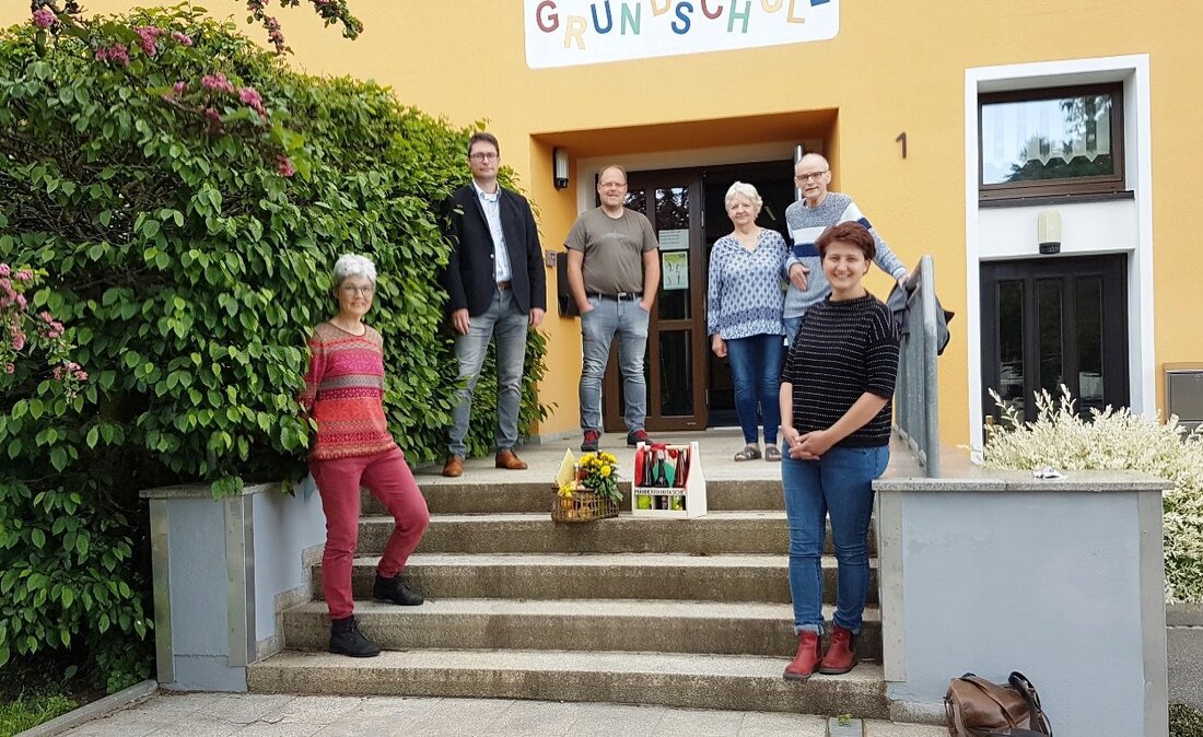Schwarzenbach. Wenn in der Früh die Kinder zur Schwarzenbacher Grundschule kommen, wurden sie neun Jahre lang freundlich durch Erich Götz begrüßt. Jetzt muss der Rentner aus gesundheitlichen Gründen kürzer treten. [&hellip;]