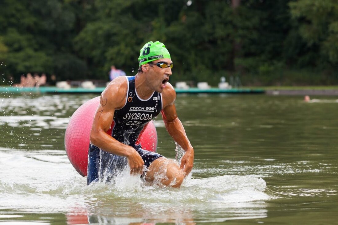 Weiden. Am Samstag, 9. Mai, startet im Schätzlerbad die 19. Auflage des Triathlons und zugleich der bayerische Ligaauftakt. Rund 400 Athleten werden erwartet; die Radstrecke ist von 8.30 Uhr bis 16 Uhr komplett gesperrt.