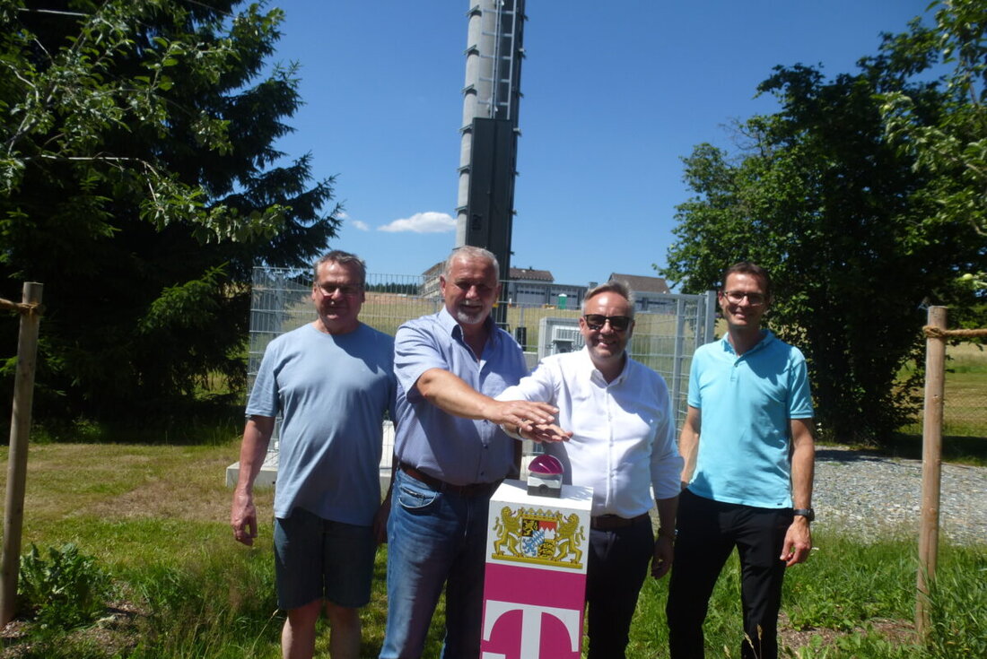 Weiherhammer. Das idyllische, 180 Einwohner zählende Bergsatteldorf Trippach war ein Funkloch, topografisch und geografisch in Einzellage. Das ist nun vorbei. Jetzt können rund 100 Haushalte mit Mobilfunk versorgt werden. 