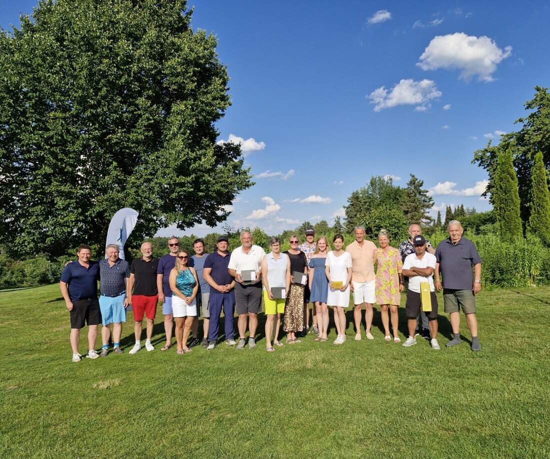 Schmidmühlen. Die 17. DVAG-Golf-Trophy lockte bei bestem Wetter viele Golferinnen und Golfer in den Golf- und Landclub. Spannende Runden, Top-Ergebnisse und edle Preise prägten den Tag, Höhepunkt waren zwei Reisen an die Algarve.