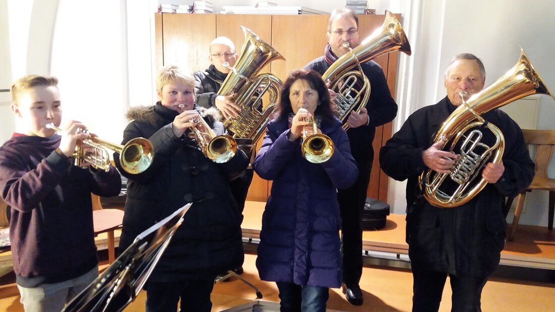 Neustadt/WN. Im Jahresabschlussgottesdienst der Stadtpfarrkirche St. Georg ließ Stadtpfarrer Josef Häring das Jahr 2016 noch einmal Revue passieren. Er betonte, dass um Mitternacht zu Ende gehende Jahr habe Geschichte geschrieben. “Wir [&hellip;]
