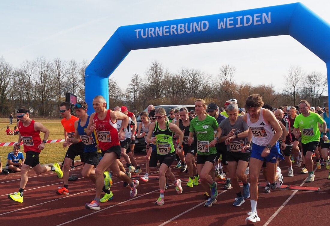 Weiden. Beim 26. Turnerbund-Frühjahrslauf sorgten strahlende Sonne und milde Temperaturen für ideale Bedingungen mit Rekordergebnissen in allen Disziplinen. Rund 200 Laufbegeisterte nahmen teil, Tobias Singer und Svenja Ojstersek siegten im Hauptlauf über 10 Kilometer.
