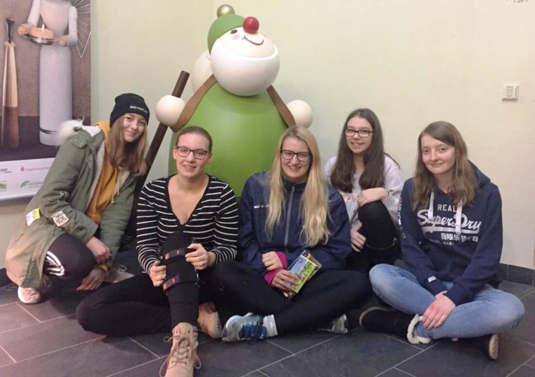 Weiden. Die Turnerinnen vom Turnerbund Weiden und des ATV Frohnau vertiefen die Kontakte.   Eine Gruppe der Gymnastic Diamonds Weiden unter Führung von Trainerin Lena-Maria Völkl trainierte gemeinsam mit der Truppe von Silke Glück [&hellip;]