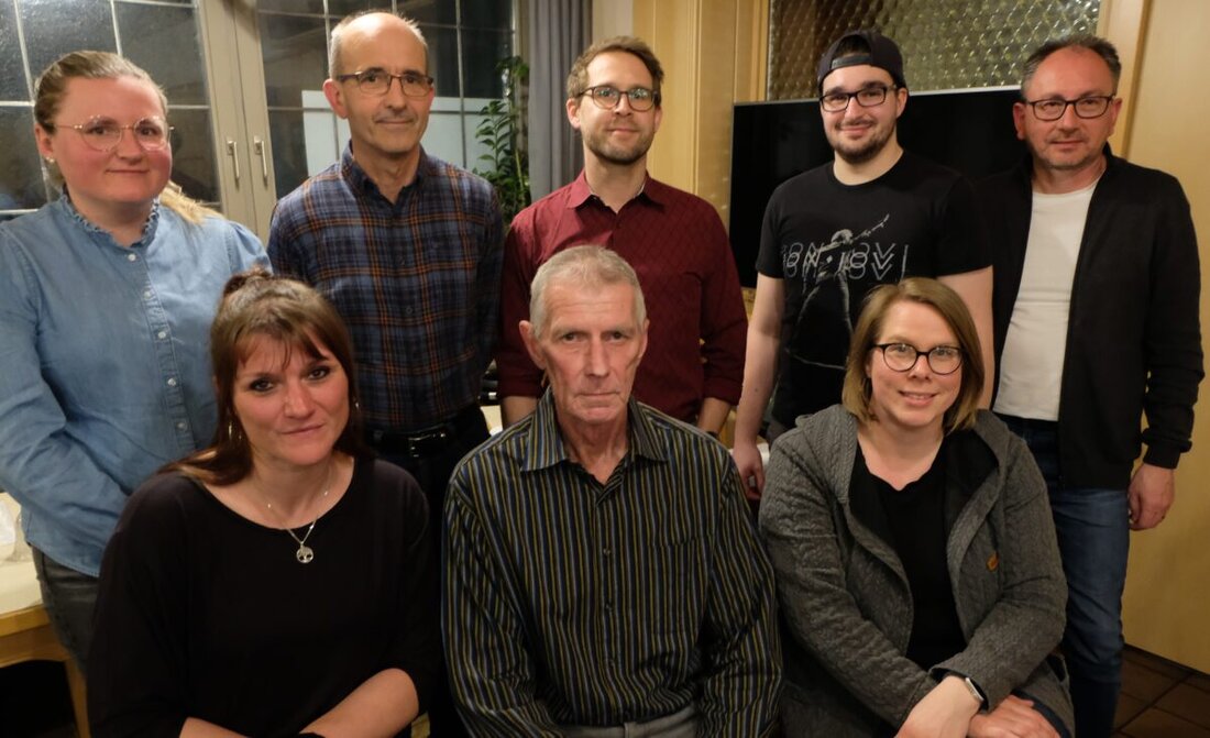 Floß. Der Turnverein 1908 mit 1.232 Mitgliedern, darunter 647 Erwachsene und 585 Kinder, zeigt mit zahlreichen Veranstaltungen und Investitionen von über 47.500 Euro seine zentrale Rolle im Gemeindeleben. Die Jahreshauptversammlung berichtet Positives und der Verein ist schuldenfrei; Neuwahlen bestätigen Hans Eismann als 1. Vorsitzenden.