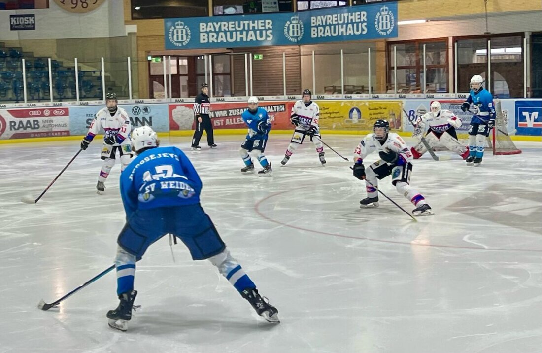 Weiden. Die Nachwuchssaison startet mit neun Teams im regelmäßigen Turniermodus, und die U 13 beginnt am 13. September 2025 in Bayreuth und spielt am 14. September in Weiden.