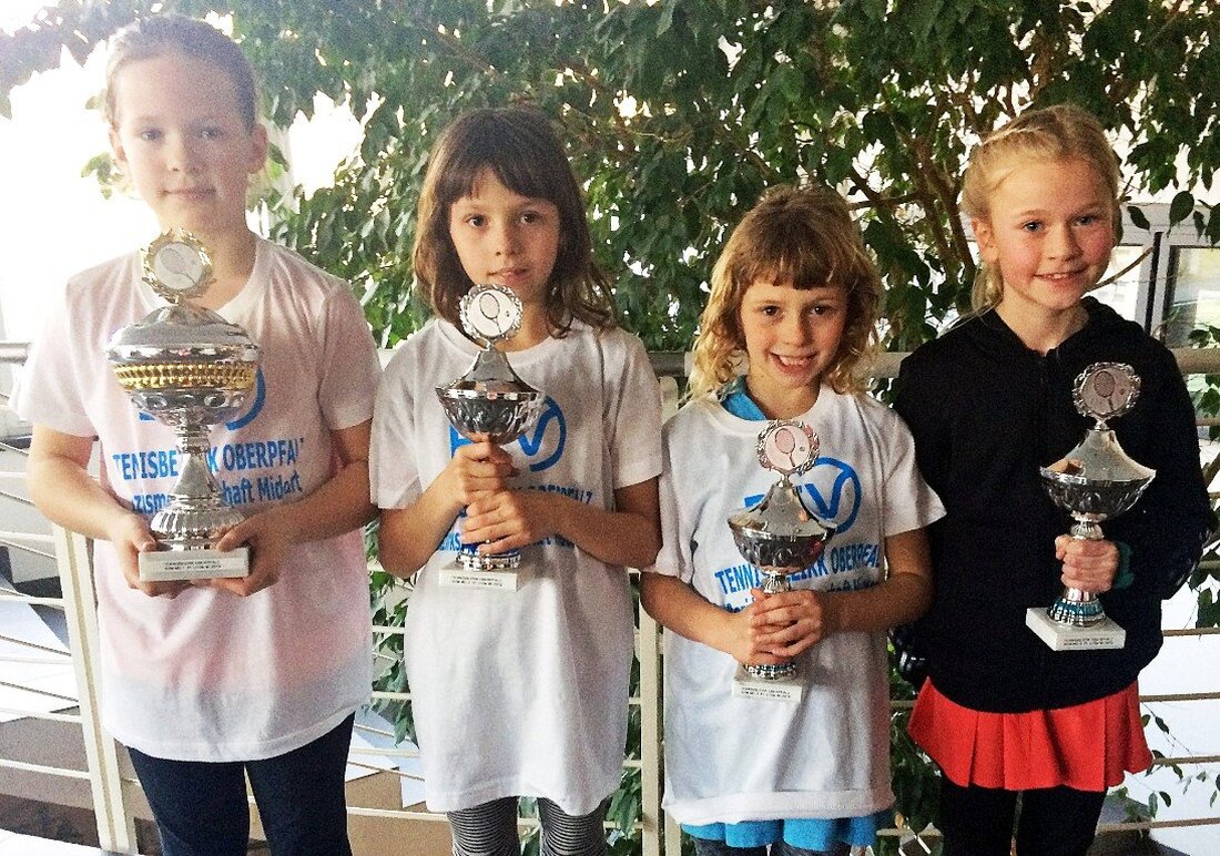 Weiden/Regensburg. 34 Spielerinnen und Spieler, spannende Partien, knappe Ergebnisse und trotz des Wettkampfcharakters viel Spaß und Freude – das kennzeichneten die Tennis-Bezirksmeisterschaften im Midcourt in der Halle, die am Wochenende [&hellip;]