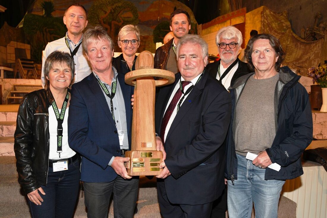 Tirschenreuth. Viele Jahre hat Vinzenz Rahn, EUROPASSION-Beauftragter der Stadt Tirschenreuth, auf diesen Moment hingewirkt. Nun konnte er gemeinsam mit 2. Bürgermeister Peter Gold und einer Abordnung der Stadt die EUROPASSION-Statue [&hellip;]