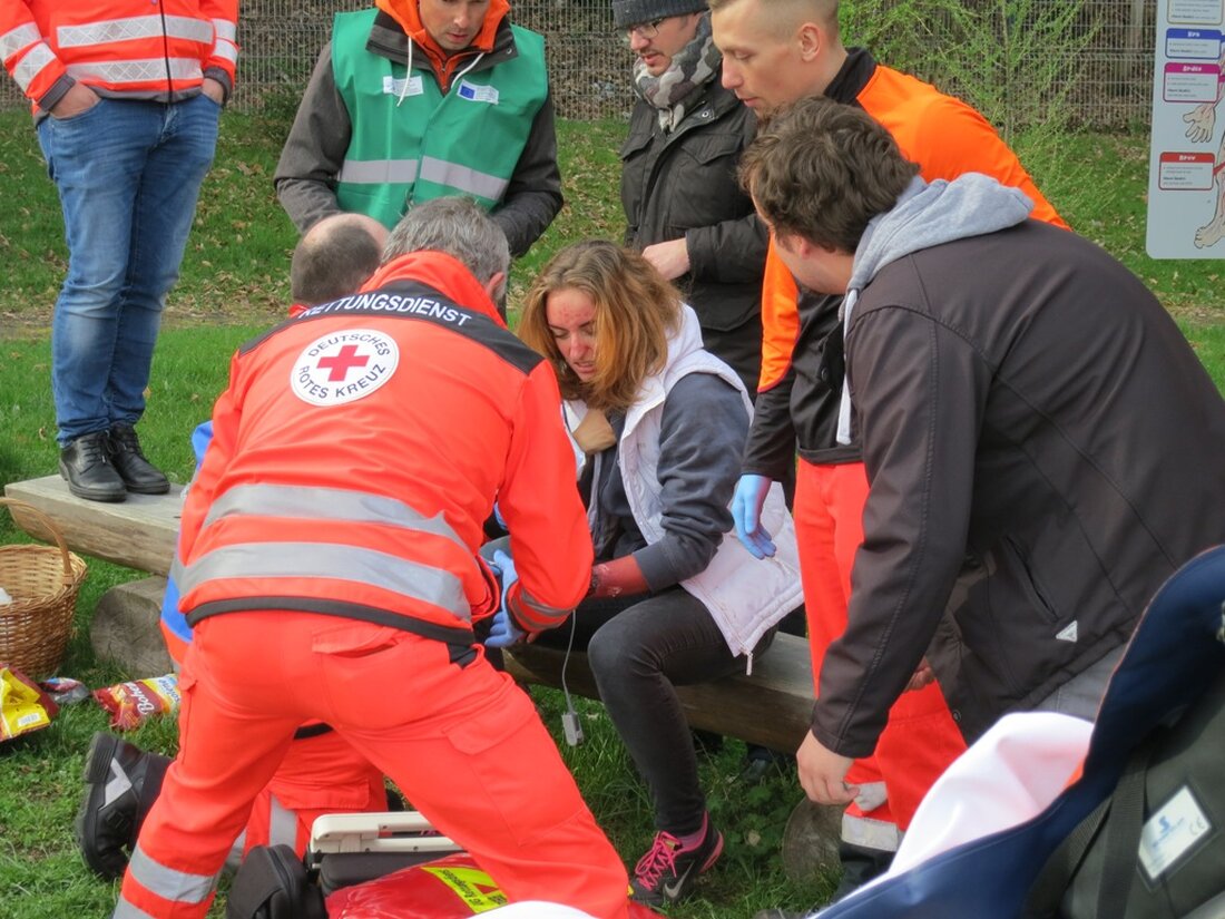 Tirschenreuth/Karlsbad. Bei einer gemeinsamen Übung trafen rettungskräfte aus der Oberpfalz auf ihre Kollegen im tschechischen Karlsbad. Insgesamgt finden während der Projektlaufdauer fünf Schulungen in der „Welt der Rettungskräfte“ in Karlsbad statt. Diese [&hellip;]