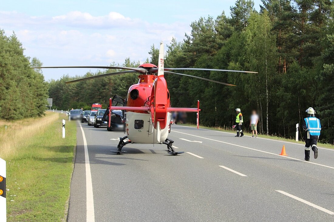 Bärnau. In einem unachtsamen Moment kam ein Autofahrer am Freitagmorgen von der Straße ab. Er wurde im Fahrzeug eingeklemmt und schwerverletzt. Am Freitag, gegen 7.40 Uhr, kam es auf der [&hellip;]