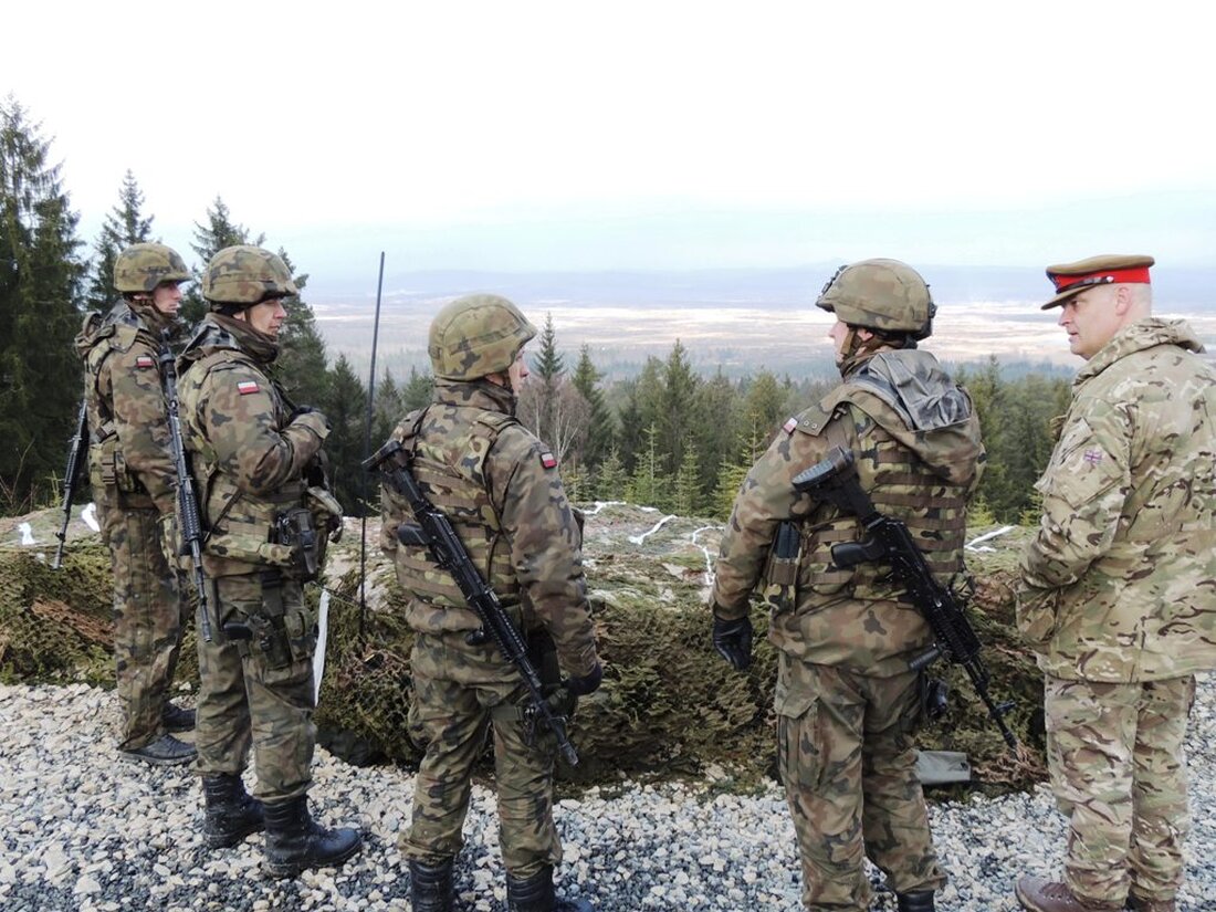 Amberg-Sulzbach. "Saber Junction 25", ein Nato-Großmanöver, findet vom 21. August bis 21. September in der Oberpfalz mit 3.720 Teilnehmern statt. Es umfasst Übungen mit 1.200 Fahrzeugen und 21 Hubschraubern in sieben Landkreisen.