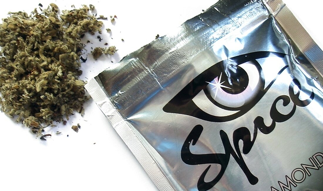 Weiden. Im Internet kann man in bestimmten Foren Kräutermischungen namens “Spice” bestellen. Die Droge ist semi-legal, weswegen viele die Mischung ausprobieren. Mit schlimmen Folgen. Das musste gestern auch eine junge [&hellip;]