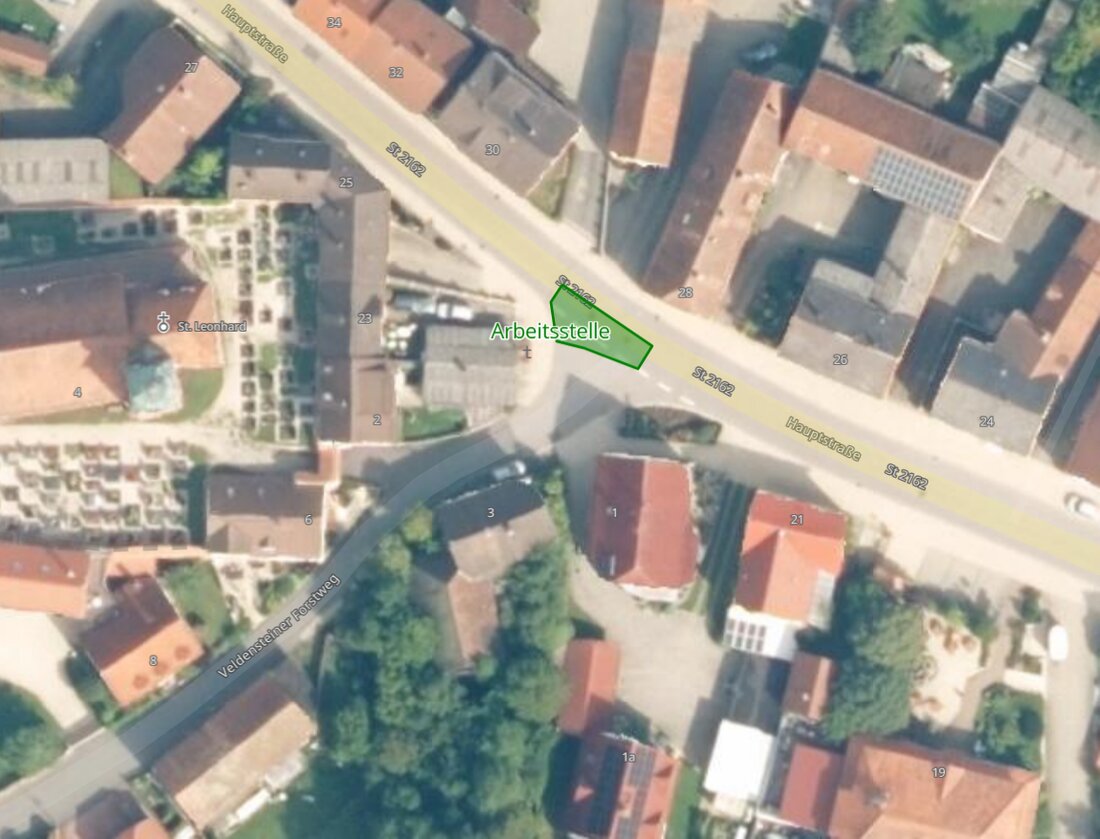 Auerbach. Am Dienstag, 14. Juli 2026, werden in Michelfeld Fahrbahnsenkung und Schächte an der Hauptstraße instand gesetzt. Anfang August startet der Ersatzneubau der Flembachbrücke an der B85, Umleitung durch Michelfeld.