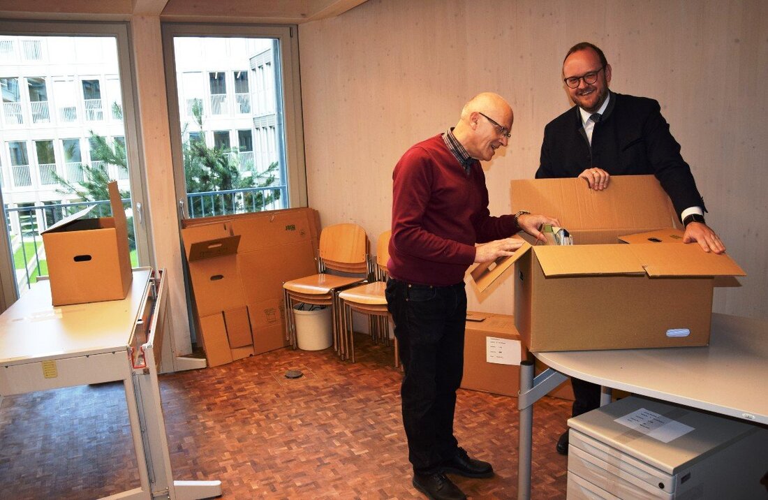 Neustadt/WN. Derzeit läuft die letzte Phase des Umzugs der verschiedenen Sachgebiete des Landratsamtes in den neuen Erweiterungsbau mit der Anschrift „Am Hohlweg 2“: Das komplette Bauwesen mit Umwelt- und Naturschutz [&hellip;]