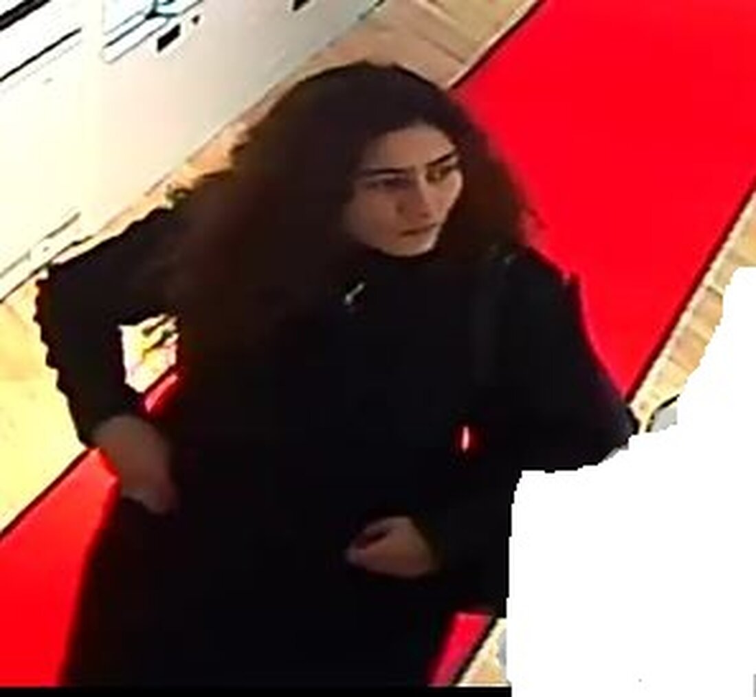 Weiden. Eine vermeintlich hilfsbereite Frau stellte sich im Nachhinein als eine Betrügerin heraus. Die Polizei sucht mit Hilfe von Bildern nach der Tatverdächtigen.  Die Frau bot einer Rentnerin (85) an ihre [&hellip;]