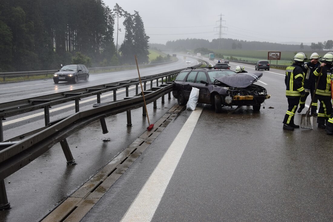 Vohenstrauß/Waidhaus. Auf der A6 ereignete sich gegen 15 Uhr ein Verkehrsunfall zwischen Vohenstrauß und Waidhaus.  Die Feuerwehr Vohenstrauß und die Verkehrspolizei wurden heute Nachmittag zu einem Unfall auf der A6 [&hellip;]