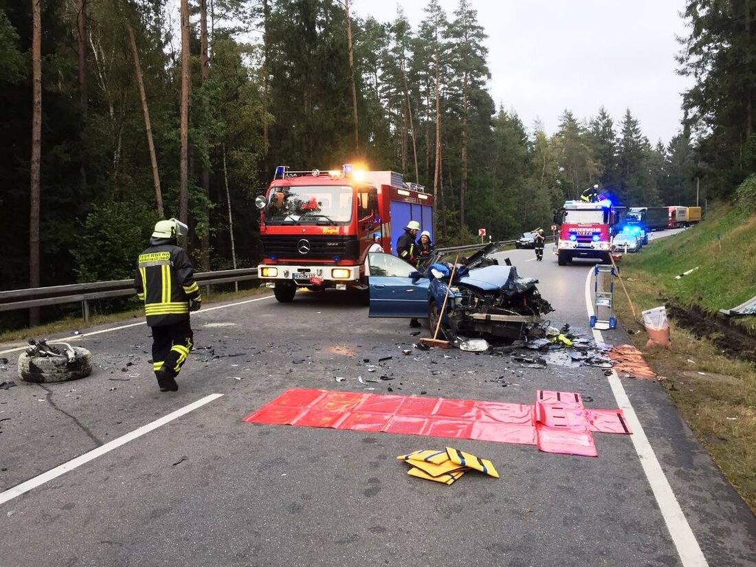 Leuchtenberg/Burgmühle. Auf der B22 kam es gerade zu einem Unfall mit zwei Fahrzeugen.  Was genau passiert ist, können wir noch nicht sagen. Wir halten euch aber auf dem Laufenden. [Update] Gegen [&hellip;]