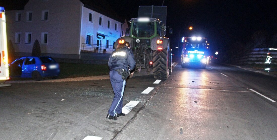 Eschenbach. In der Grafenwöhrer Straße auf Höhe des Sportstudios ist ein Traktor in ein abbiegendes Auto gekracht.  Der Unfall sorgte am Montag kurz nach 17 Uhr für Stau im Feierabendverkehr: [&hellip;]