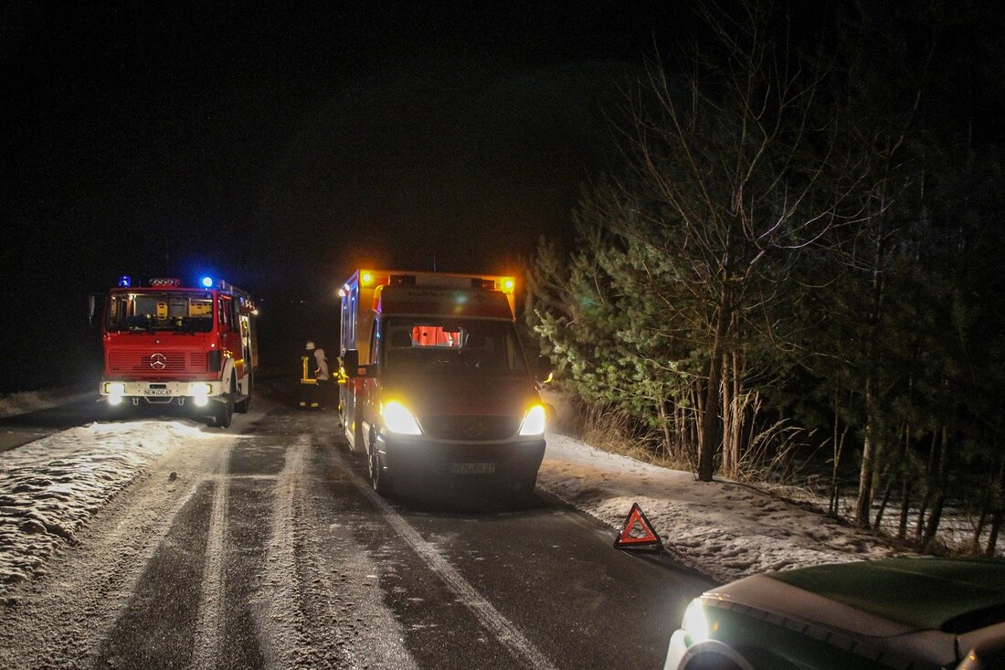 Weiden. Am Sonntag dominierte aus Sicht der Polizei Weiden der Schneefall. So waren im Dienstbereich der Polizeiinspektion nahezu nur Verkehrsunfälle aufgrund der Schneefälle zu verzeichnen. Insgesamt acht Kleinunfälle registrierten die [&hellip;]