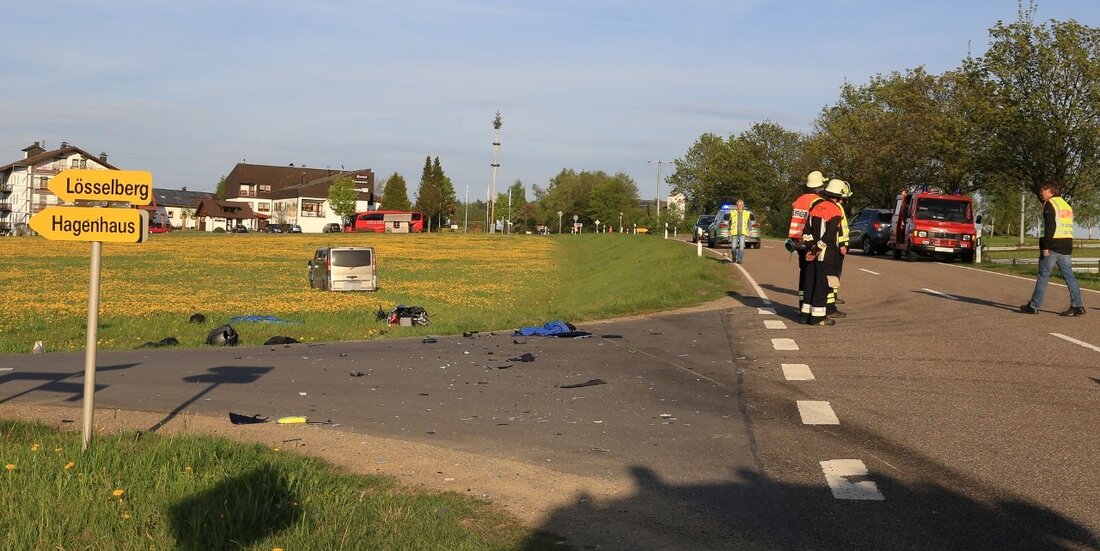 Leßlohe/Georgenberg. Heute am frühen Abend kam es zu einem schlimmen Verkehrsunfall auf der Staatsstraße 2154 bei Leßlohe. Ein Rollerfahrer erlitt dabei tödliche Verletzungen. Heute gegen 17.35 Uhr war ein Mann (69) aus dem [&hellip;]