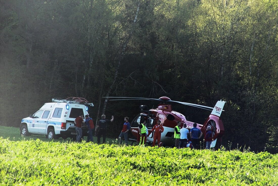 Sitzambuch/Weiden. Ein Weidener Gleitschirmflieger (53) ist bei einem Flug am Hang des Skilifts Sitzambuch gestürzt und hat sich dabei schwer verletzt.  Wie genau es zu dem Unfall kam, ist unklar. [&hellip;]