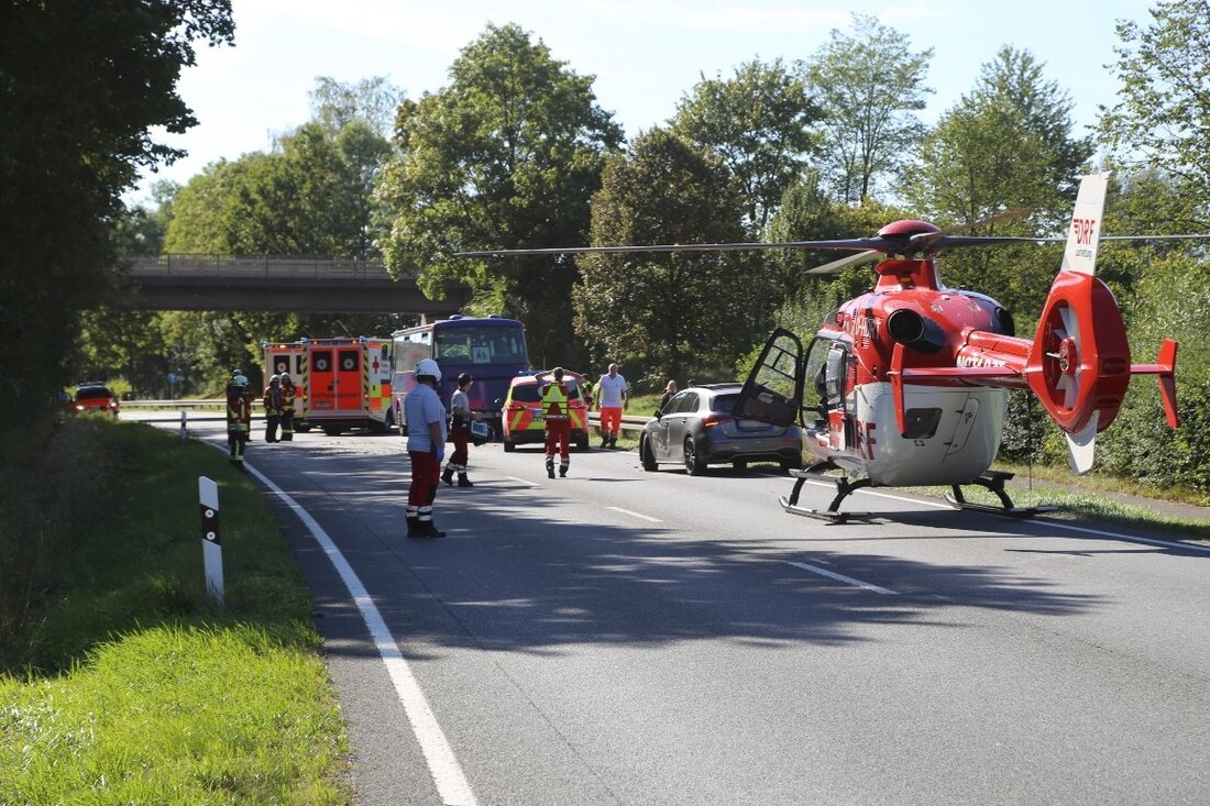 Kemnath. Ein Mercedes-Fahrer nimmt dem Schulbus beim Einfahren auf die B22 die Vorfahrt. Ein Kind (12) wird bei dem Unfall verletzt.  Zu dem Verkehrsunfall mit einem Schulbus kam es am [&hellip;]