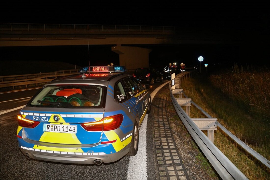 Mitterteich. Eine Autofahrerin auf der A93 kommt bei der Ausfahrt von der Straße ab und rammt Schild und Notfallsäule um. Sie hat Glück im Unglück.  Noch einmal glimpflich ausgegangen ist [&hellip;]