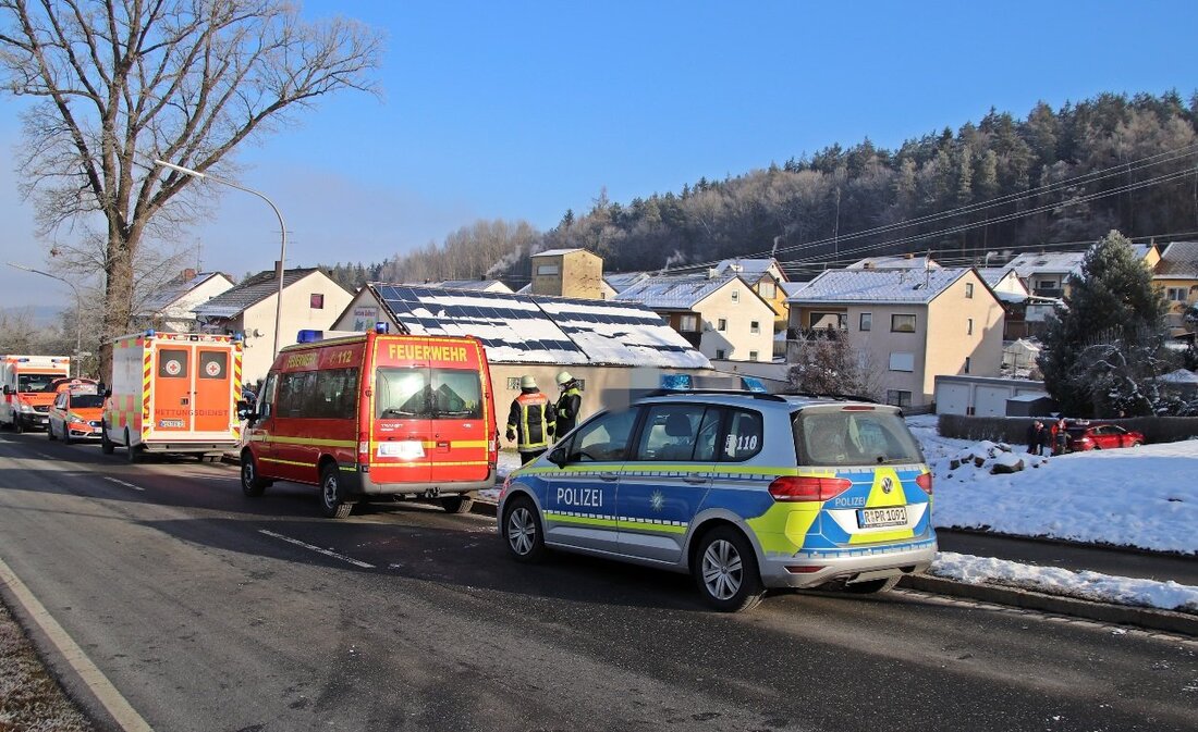 Neustadt/Kulm. Wegen eines medizinischen Notfalls hat ein Autofahrer in Neustadt am Kulm die Kontrolle über seinen Wagen verloren.  Feuerwehrkräfte aus Neustadt am Kulm haben am Montagvormittag einen Autofahrer notversorgt, der [&hellip;]