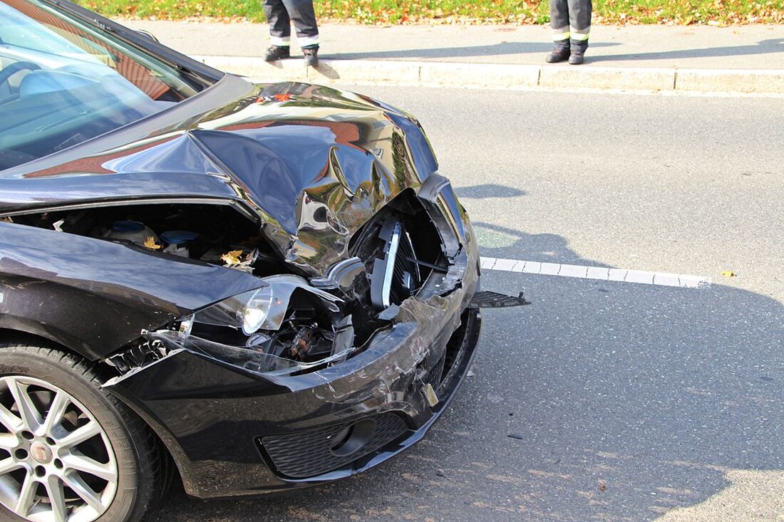 Grafenwöhr. In Grafenwöhr hat es gekracht. Bei dem Auffahrunfall verletzte sich ein Autofahrer aus dem Landkreis Bayreuth. Gegen 13.20 Uhr fuhr ein Mann mit seinem weißen BMW die Bahnhofstraße in Grafenwöhr [&hellip;]