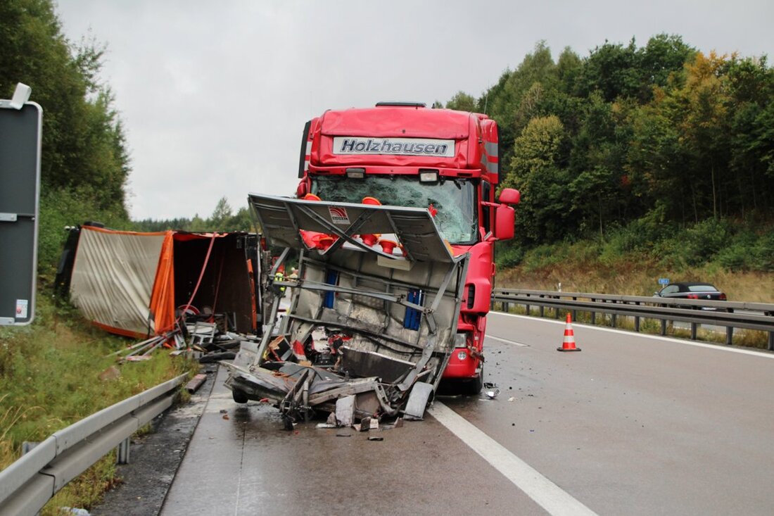 Windischeschenbach. Auf der A93 auf Höhe der Ausfahrt Windischeschenbach in Fahrtrichtung Weiden kam es zu einem Unfall mit zwei Lastwagen. Es kommt zu erheblichen Behinderungen.  Was genau passiert ist und [&hellip;]