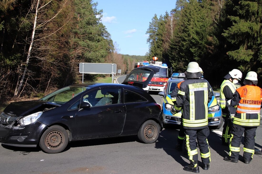Eschenbach/Zettlitz. Ein Unfall auf der B470 Höhe Zettlitz ist glimpflich ausgegangen. Ein Opel ist in das Heck eines Audis gekracht.