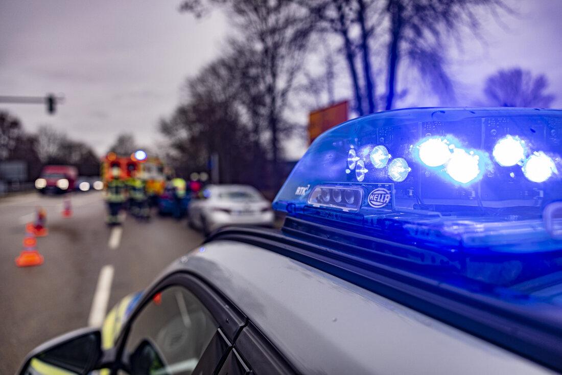 Nittenau. Bei einem Verkehrsunfall in Bergham stürzte eine 16-jährige Sozia von einem Motorrad und wurde leicht verletzt.