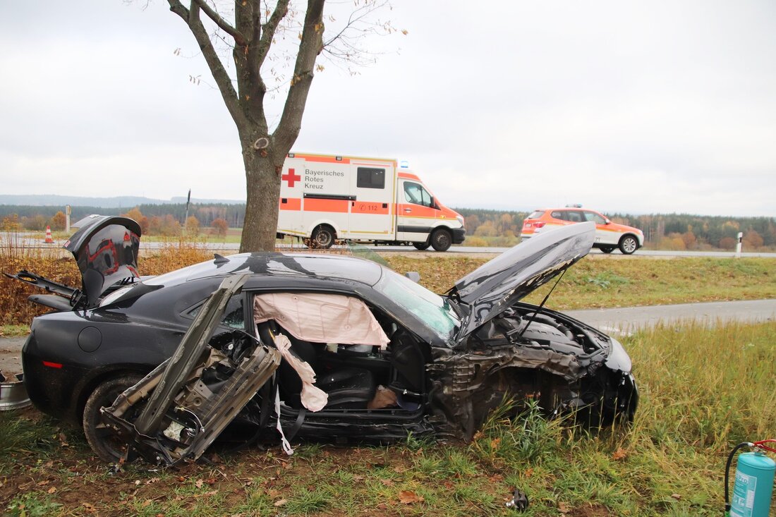 Gößenreuth. Nach einer ausgiebigen Partynacht machten sich zwei junge Männer auf den Nachhauseweg. Wegen Sekundenschlafs kam der Fahrer von der Straße ab und prallte gegen eine Baumgruppe. Am Samstag fuhren [&hellip;]