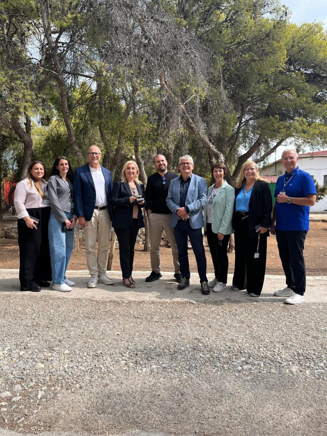 Athen. Der Arbeitskreis der Freien Wähler erörterte Migration, Asyl und digitale Verwaltung, besuchte das Schisto-Zentrum und sah Digitalfortschritte, doch Abschiebungen bleiben schwierig.