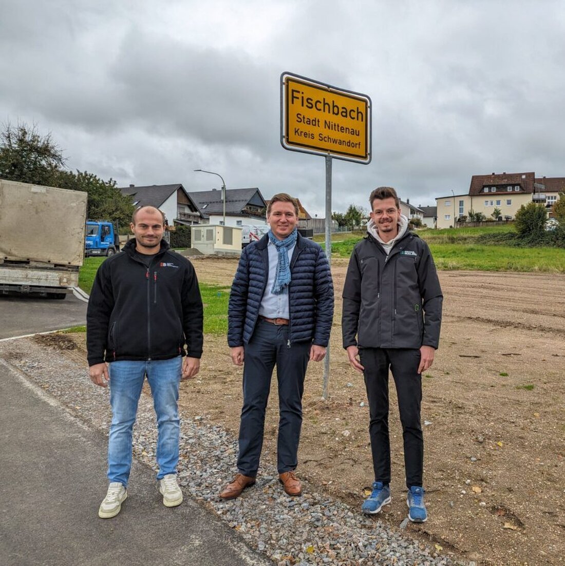 Nittenau. In Fischbach entsteht am Schwandorfer Weg ein Misch- und Gewerbegebiet mit fast vergebenem Mischteil und 8000 Quadratmetern Gewerbefläche. Zwei Firmen planen den Baustart im Frühjahr 2026.