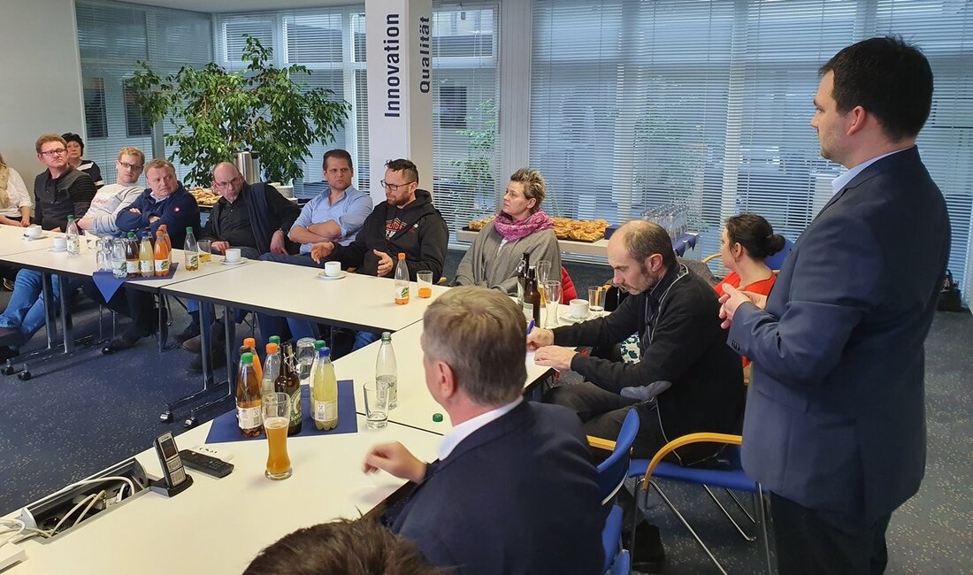 Luhe-Wildenau. Der erste Unternehmer-Dialog ist auf großes Interesse gestoßen: 28 Unternehmer, Selbstständige und Handwerker haben sich dazu beim größten Arbeitgeber der Marktgemeinde – der Höhbauer GmbH – getroffen.  Ziel war, [&hellip;]