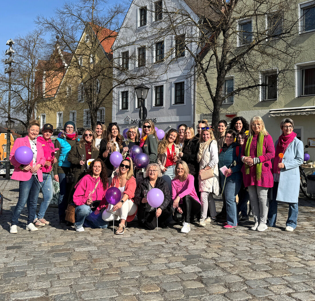Burglengenfeld. Zum Weltfrauentag am 8. März 2025 setzten rund 20 Unternehmerinnen ein Zeichen für Vernetzung und Gemeinsamkeit.