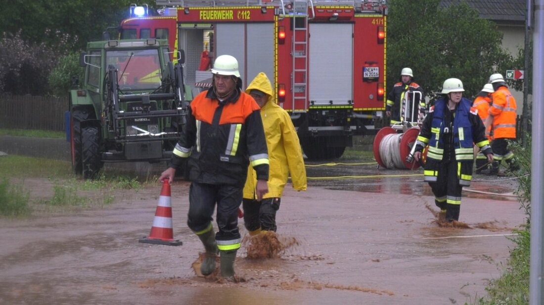 Nordoberpfalz. Nach Unwettern, die die Nordoberpfalz heimgesucht haben, stehen vielerorts Straßen und Ortschaften unter Wasser. Feuerwehrkräfte haben viel Arbeit.  Sonntagabend hat es in Teilen der Nordoberpfalz teils starke Regenfälle gegeben. Laut [&hellip;]