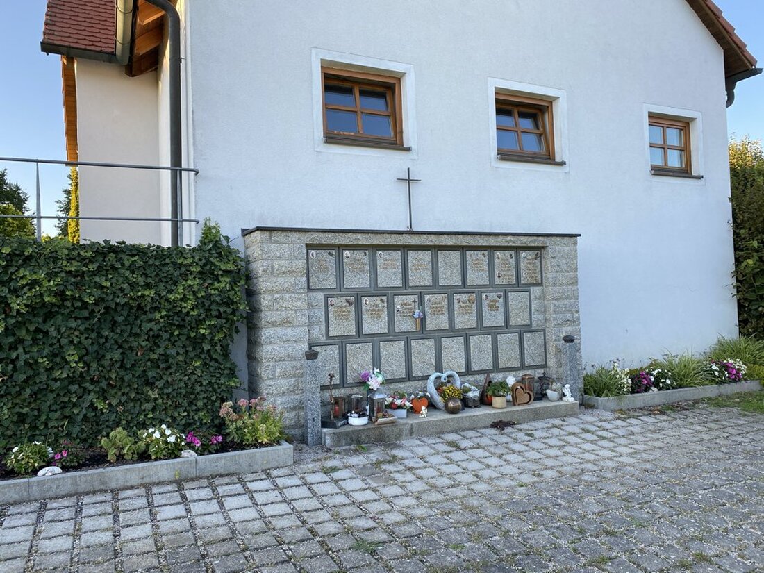 Störnstein. Die Gemeinde braucht über kurz oder lang weitere Bestattungsmöglichkeiten für Urnen. In der Urnenwand auf dem Friedhof sind noch neun Fächer frei. Aber nicht jeder Hinterbliebene will seine Urne [&hellip;]
