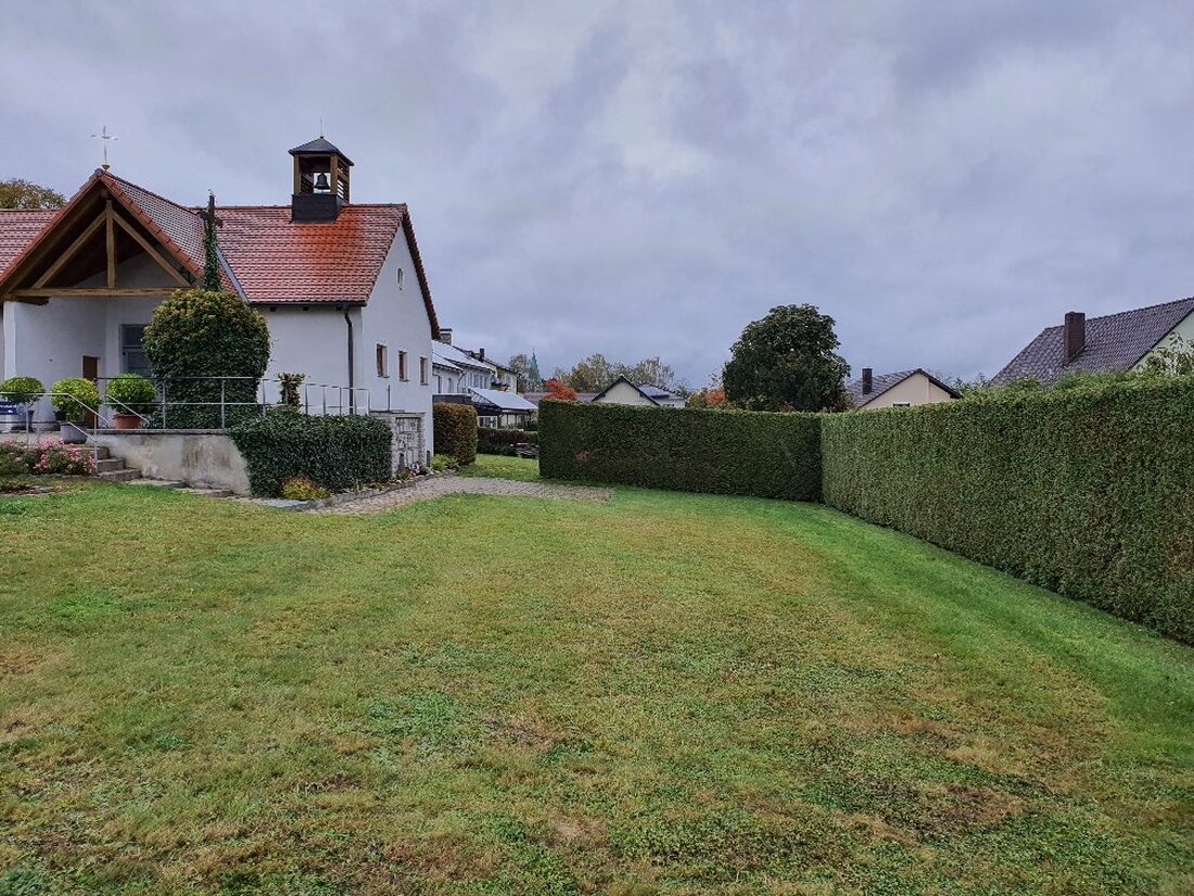 Störnstein. Rüdiger Goedeckes Vorschläge überzeugen den Gemeinderat. Der Steinmetzmeister hat zur geplanten Erweiterung der Urnengrabanlage ein Paket vorgelegt, das nahezu allen Wünschen von Hinterbliebenen gerecht werden kann.  Von Gabi Eichl [&hellip;]