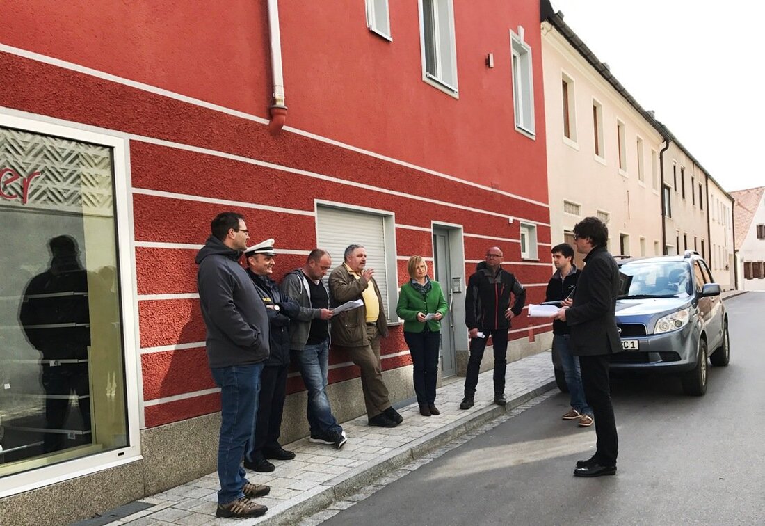 Vohenstrauß. Der Verkehrsausschuss hat sich am Mittwochnachmittag vorerst das letzte Mal mit zwei Ladenhütern aus den Bürgerversammlungen beschäftigt, die Jahr für Jahr wieder beklagt werden. Sofern sich nichts Entscheidendes ändert, [&hellip;]