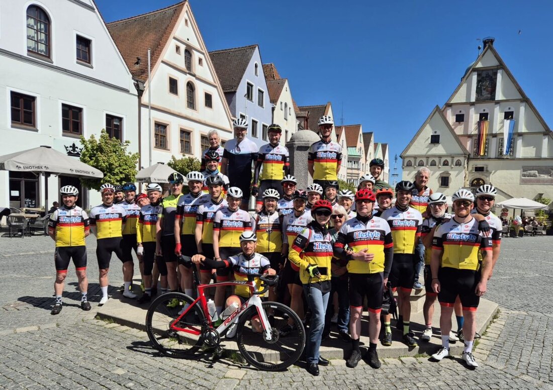 Weiden. Der VC Corona Weiden hat bei strahlender Sonne die Radsportsaison eröffnet und viele Mitglieder mobilisiert. Nach abwechslungsreichen Touren endete der Tag gesellig im Café, und nun starten wieder regelmäßige Trainings.