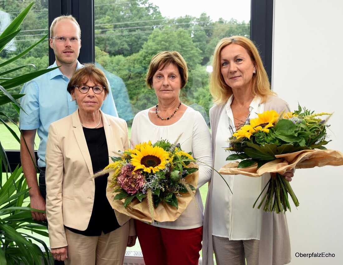 Neustadt/WN. „Für eine Dienststelle ist es immer ein besonderer Anlass, wenn man danken darf für die besondere Treue von Mitarbeitern“, sagte Gemeinschaftsvorsitzende Marianne Rauh bei der Ehrung von Anita Siebert [&hellip;]