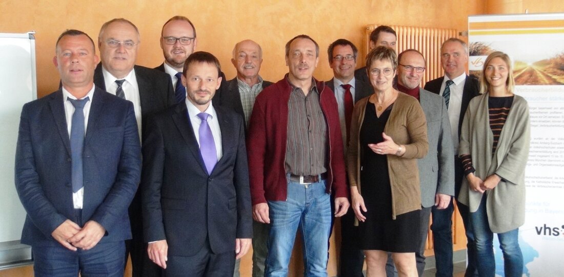 Weiden. Seit Frühjahr 2015 entstehen in verschiedenen Regionen Bayerns Stützpunkte für Verbraucherbildung. Diese sind bei Bildungseinrichtungen – wie zum Beispiel den Volkshochschulen – angesiedelt. Auch die Volkshochschule Weiden-Neustadt fungiert jetzt offiziell als Stützpunkt [&hellip;]