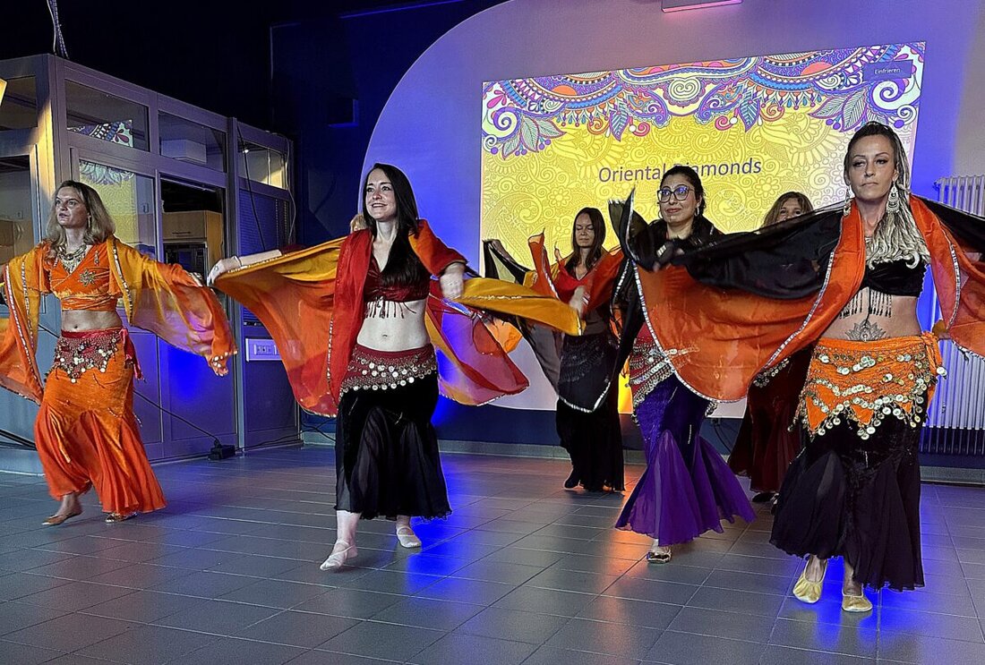 Weiden. Die VHS feierte 10 Jahre am Standort Luitpoldstraße mit einem gut besuchten Tag der offenen Tür. Workshops, Technik, Kunst und Musik zeigten die Vielfalt des Bildungsangebots.