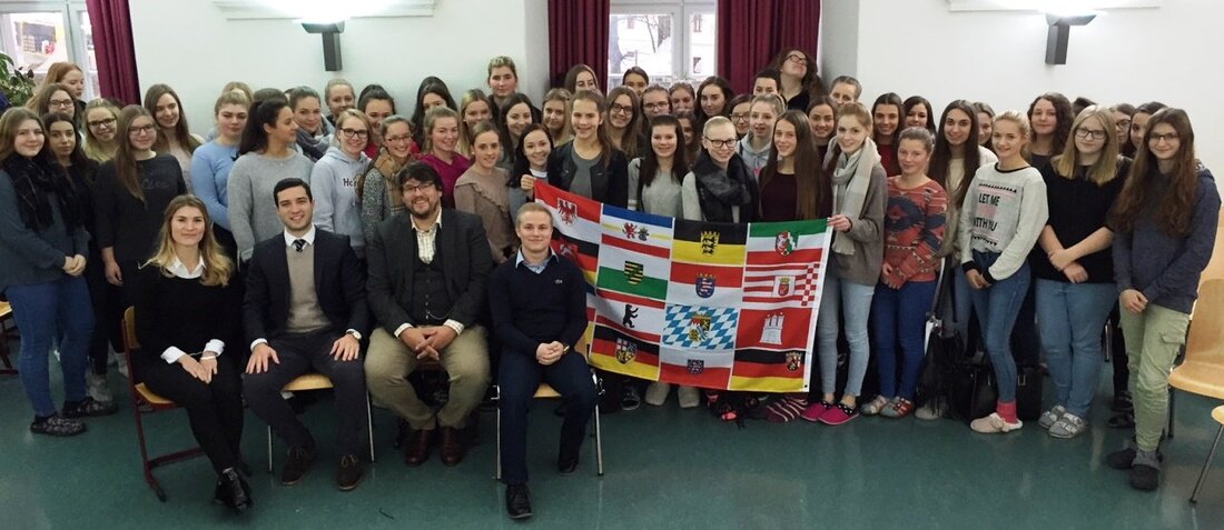 Waldsassen. 63 Schülerinnen der Mädchenrealschule der Zisterzienserinnen Waldsassen verhandelten nun über die Integration von Asylsuchenden und Migranten am deutschen Arbeitsmarkt. Dabei führten sie in einem Planspiel einige hitzige Diskussionen.  “Das [&hellip;]