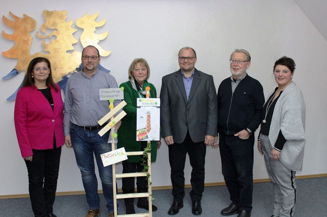 Tirschenreuth. An der letzten Versammlung der Seniorenbeauftragten nahm auch der ehemalige Leiter des Sachgebietes 25 (FQA-Heimaufsicht, Seniorenfachstelle, Betreuungsstelle und Kommunale Wohnberatung) im Landratsamt Tirschenreuth, Wolfgang Fenzl, noch einmal teil. Er ist [&hellip;]