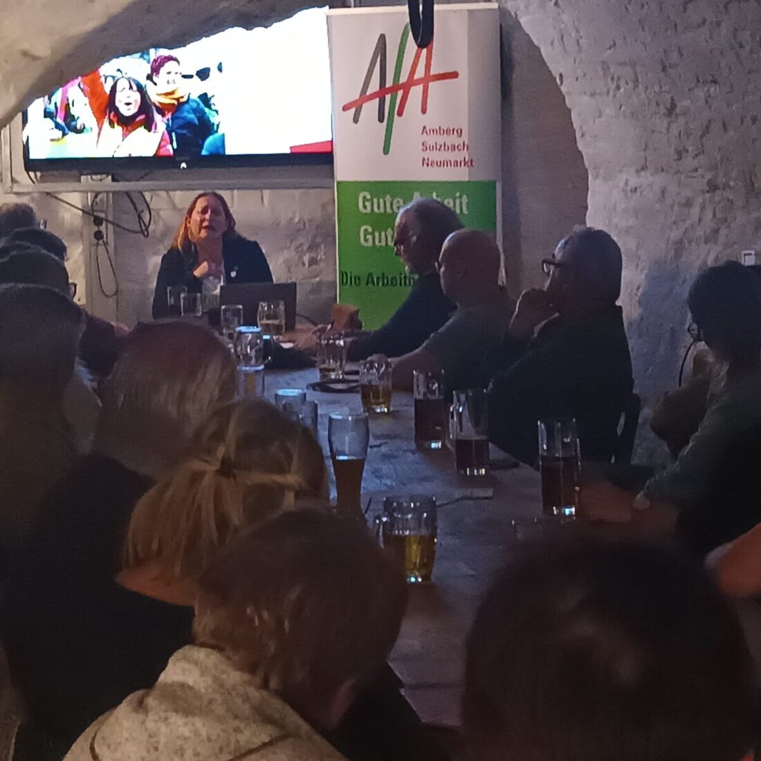 Sulzbach-Rosenberg. Kathrin Birner informierte bei einem SPD-Treffen über Entwicklungen im sozialen Sektor und Gesundheitsbereich, einschließlich verbesserten Arbeitsbedingungen und Herausforderungen wie Personalmangel.