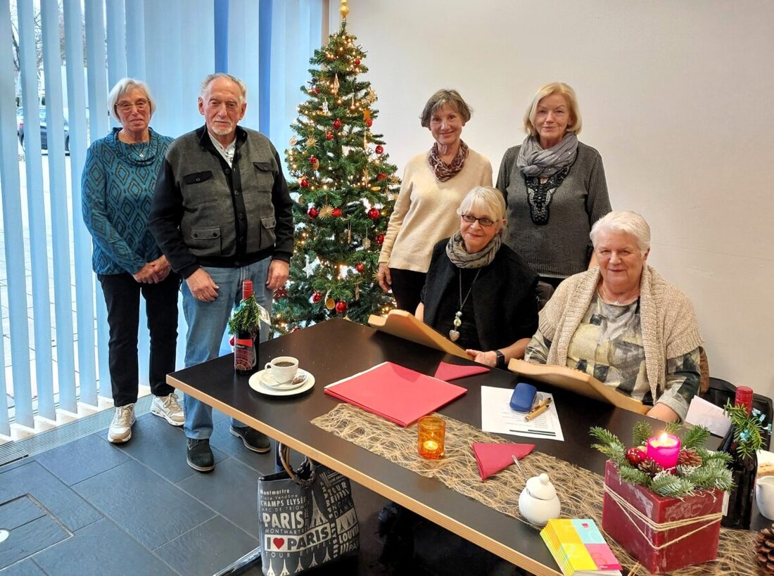 Weiden. Die Ver.di-Senioren von Post, Telekom und Logistik feierten den Jahresabschluss mit Beiträgen und Vee-Harfen; zum Schluss sangen alle ein Weihnachtslied. Auch nächstes Jahr gehen die monatlichen Treffen weiter.